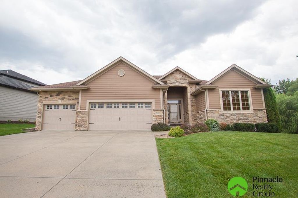 8523 Barkley Drive, Lincoln, NE 68526