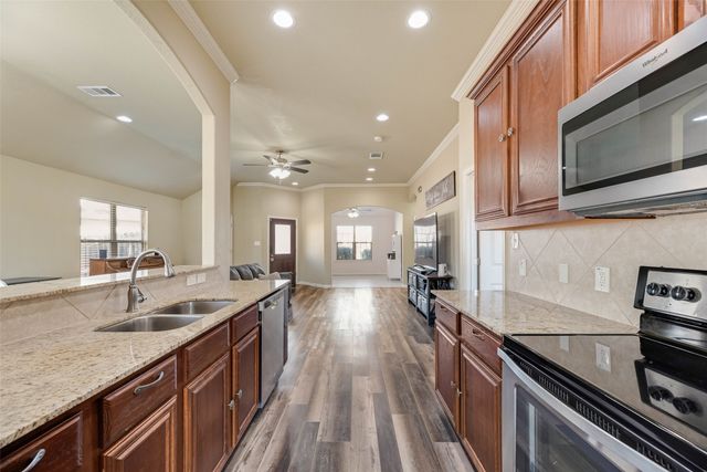 225 Holly Court, Aubrey, TX 76227