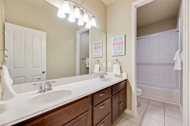 225 Holly Court, Aubrey, TX 76227