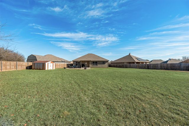 225 Holly Court, Aubrey, TX 76227