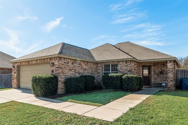 225 Holly Court, Aubrey, TX 76227