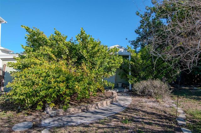 3005 W MEADOW STREET, Tampa, FL 33611