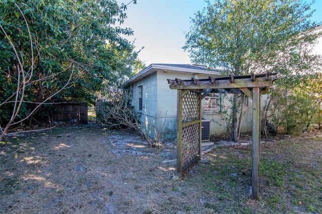 3005 W MEADOW STREET, Tampa, FL 33611