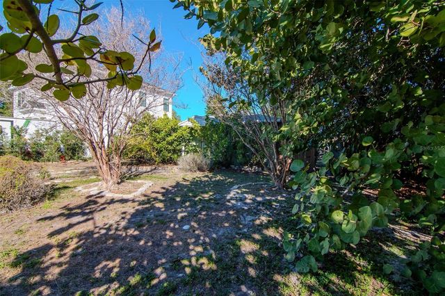 3005 W MEADOW STREET, Tampa, FL 33611