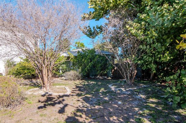 3005 W MEADOW STREET, Tampa, FL 33611