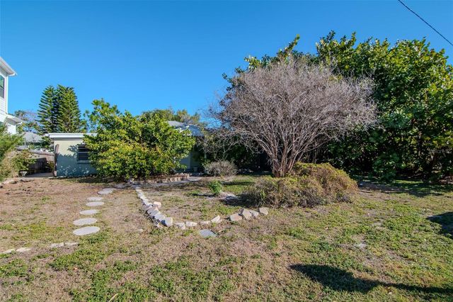 3005 W MEADOW STREET, Tampa, FL 33611