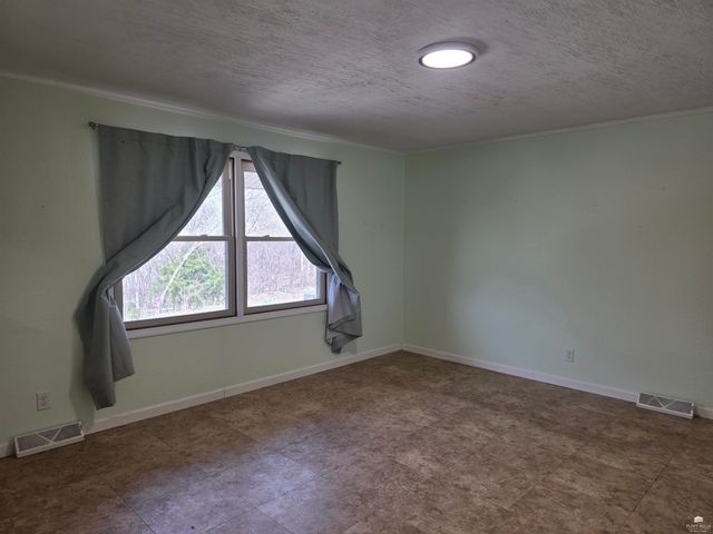 230 S Garfield Street, Enterprise, KS 67441