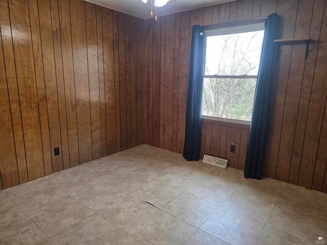 230 S Garfield Street, Enterprise, KS 67441