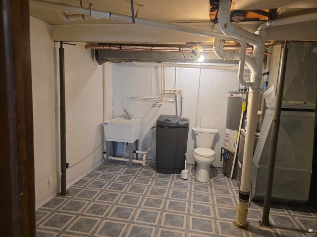 230 S Garfield Street, Enterprise, KS 67441