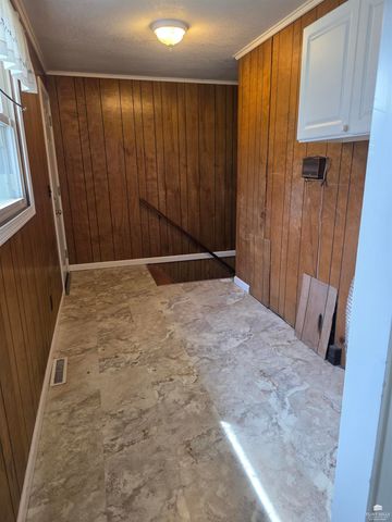 230 S Garfield Street, Enterprise, KS 67441