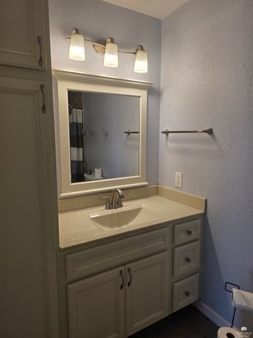 230 S Garfield Street, Enterprise, KS 67441