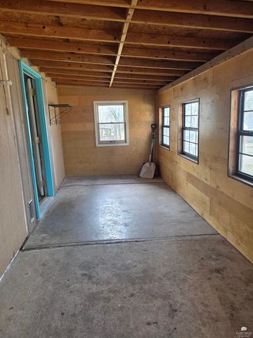 230 S Garfield Street, Enterprise, KS 67441