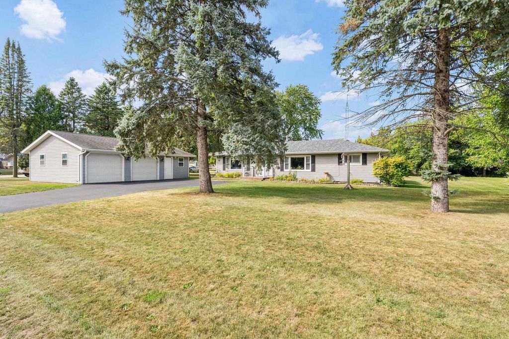 3100 Omro Road, Oshkosh, WI 54904