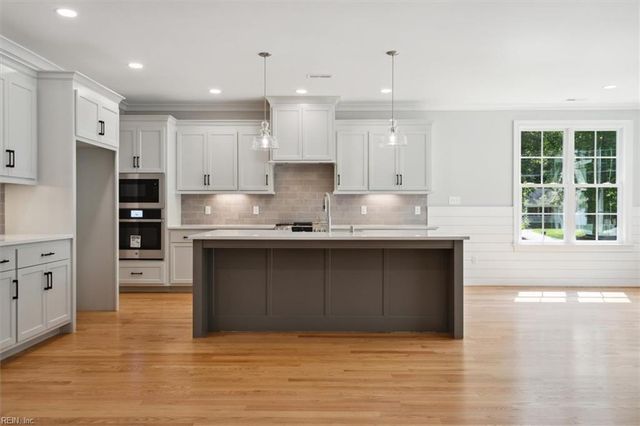 405 Octavia DR, Yorktown, VA 23693