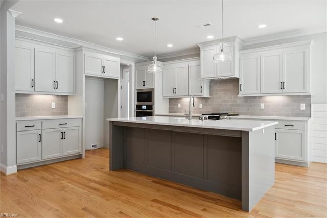 405 Octavia DR, Yorktown, VA 23693