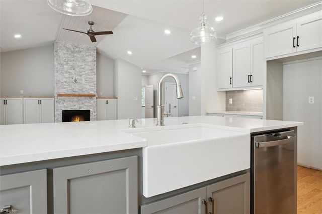 405 Octavia DR, Yorktown, VA 23693