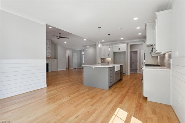 405 Octavia DR, Yorktown, VA 23693