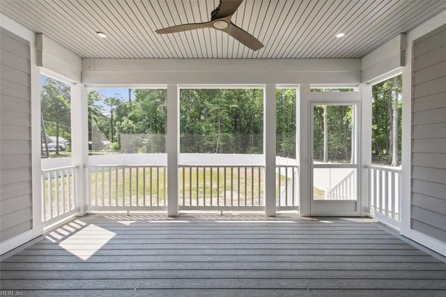 405 Octavia DR, Yorktown, VA 23693