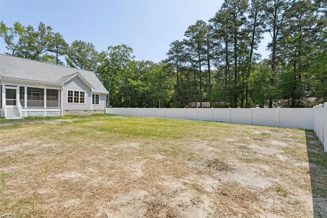 405 Octavia DR, Yorktown, VA 23693