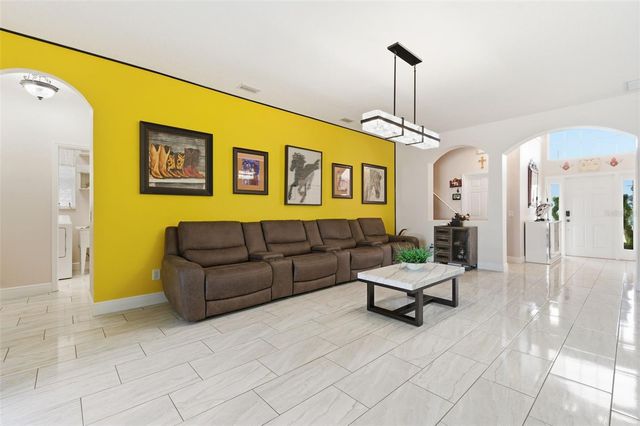 18441 NEW LONDON AVENUE, Land O Lakes, FL 34638