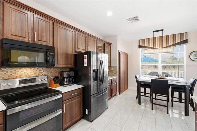 18441 NEW LONDON AVENUE, Land O Lakes, FL 34638