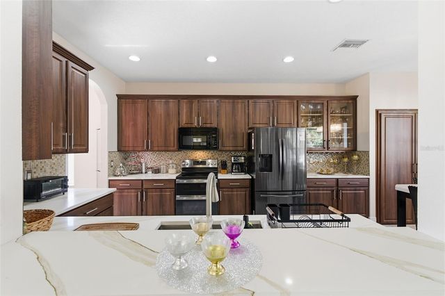 18441 NEW LONDON AVENUE, Land O Lakes, FL 34638