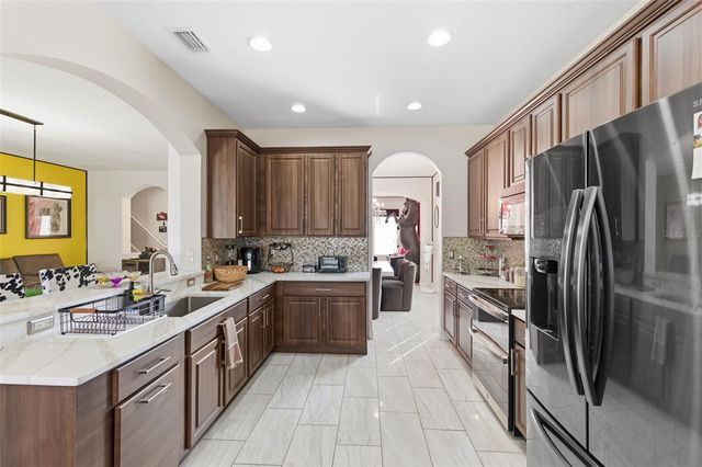 18441 NEW LONDON AVENUE, Land O Lakes, FL 34638