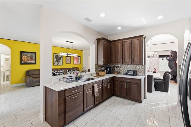 18441 NEW LONDON AVENUE, Land O Lakes, FL 34638