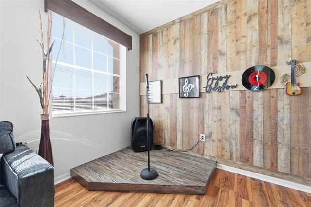 18441 NEW LONDON AVENUE, Land O Lakes, FL 34638