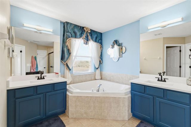 18441 NEW LONDON AVENUE, Land O Lakes, FL 34638