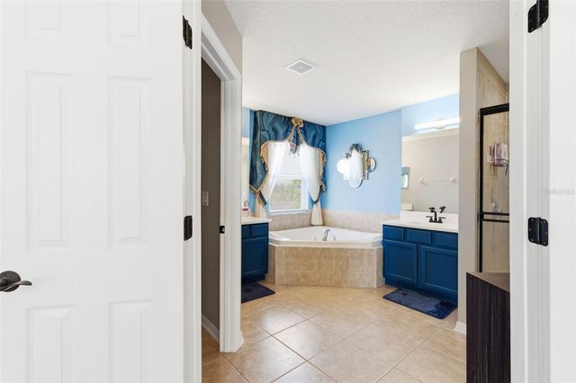 18441 NEW LONDON AVENUE, Land O Lakes, FL 34638