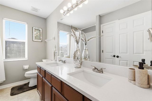 18441 NEW LONDON AVENUE, Land O Lakes, FL 34638