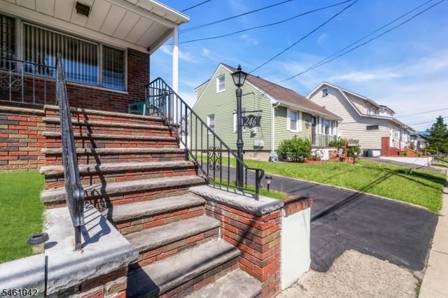246 E 8Th St, Clifton City, NJ 07011