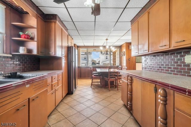 246 E 8Th St, Clifton City, NJ 07011