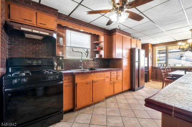 246 E 8Th St, Clifton City, NJ 07011