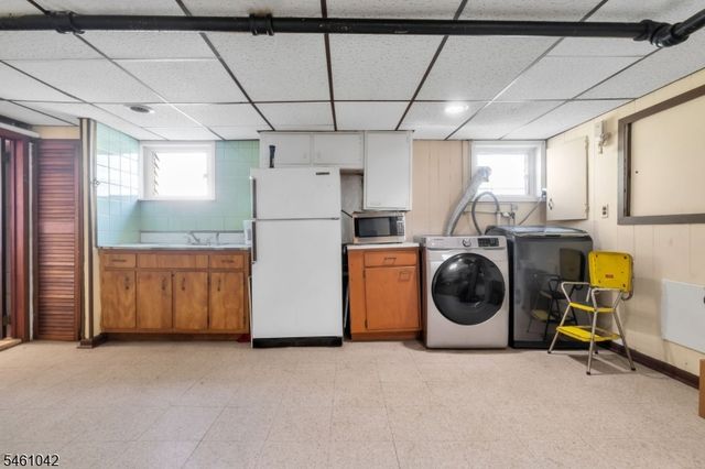 246 E 8Th St, Clifton City, NJ 07011