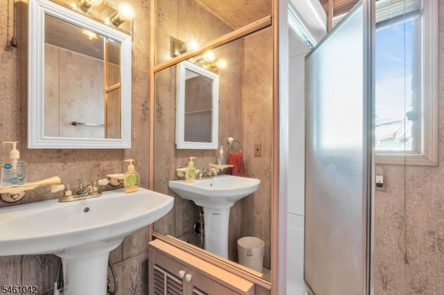 246 E 8Th St, Clifton City, NJ 07011