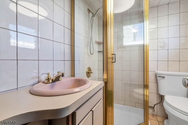 246 E 8Th St, Clifton City, NJ 07011