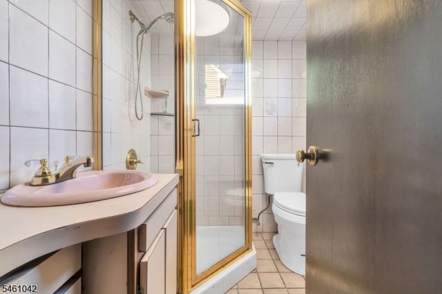 246 E 8Th St, Clifton City, NJ 07011