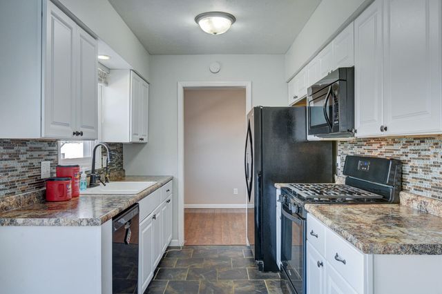 17 WINDSOR Avenue, Council Bluffs, IA 51503