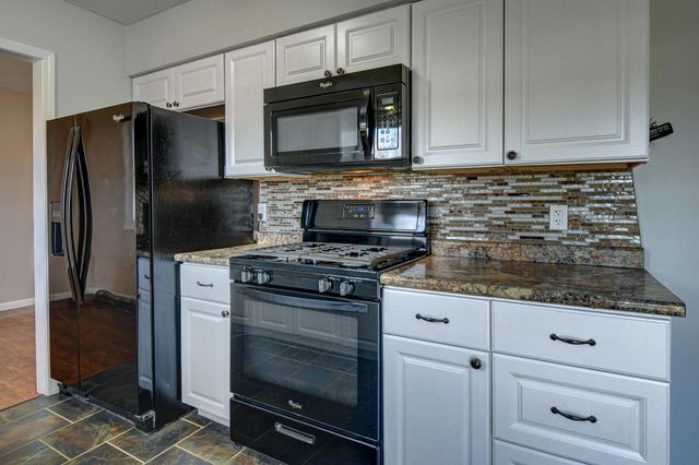 17 WINDSOR Avenue, Council Bluffs, IA 51503