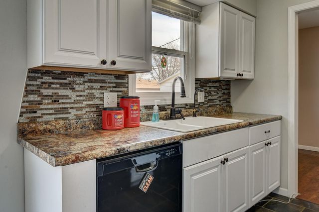 17 WINDSOR Avenue, Council Bluffs, IA 51503