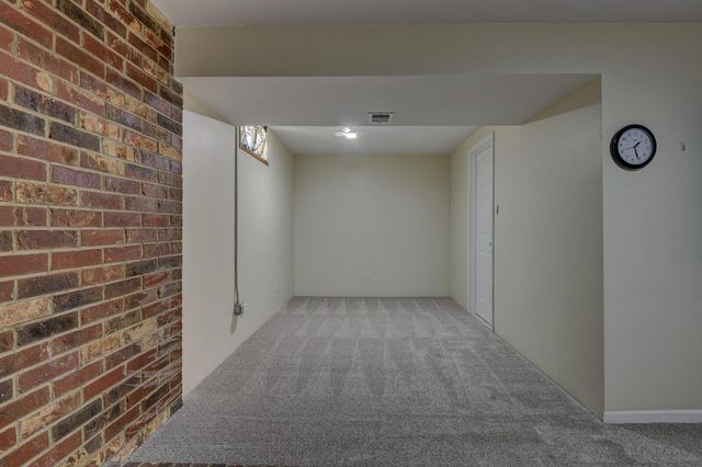 17 WINDSOR Avenue, Council Bluffs, IA 51503