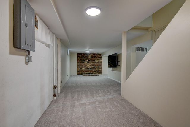 17 WINDSOR Avenue, Council Bluffs, IA 51503