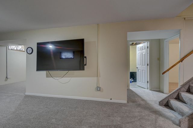 17 WINDSOR Avenue, Council Bluffs, IA 51503