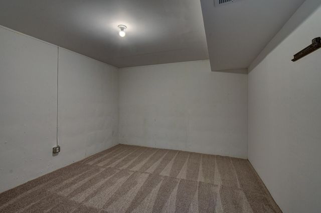 17 WINDSOR Avenue, Council Bluffs, IA 51503