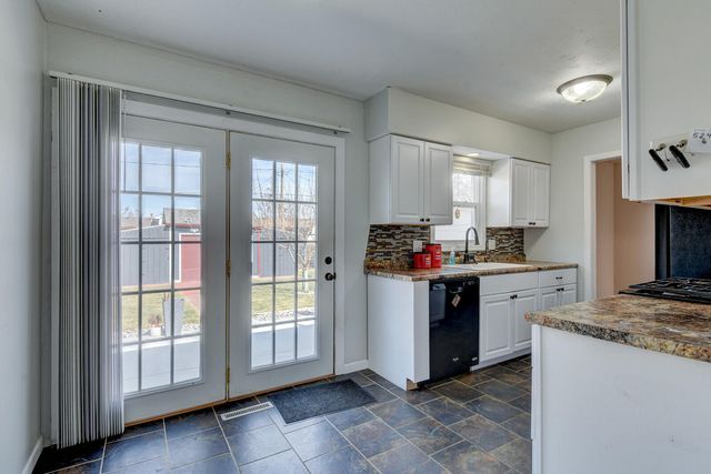 17 WINDSOR Avenue, Council Bluffs, IA 51503