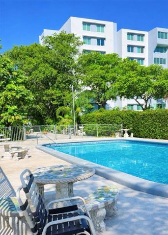 9159 SW 77th Ave 101, Miami, FL 33156