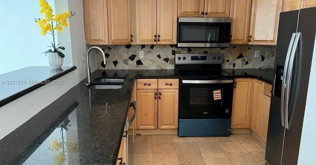 9159 SW 77th Ave 101, Miami, FL 33156