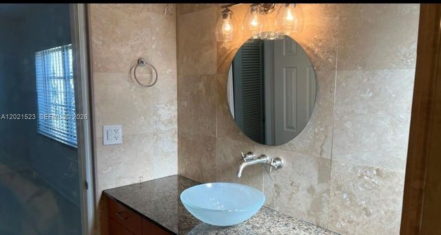 9159 SW 77th Ave 101, Miami, FL 33156